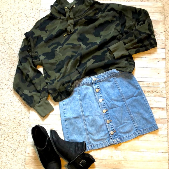 “Refuge” brand, Button-front, seamed denim mini skirt -juniors size L - Picture 8 of 15